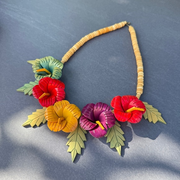 Stunning Tropical Hibiscus Floral Statement Necklace - Handcarved Wood - Picture 1 of 17